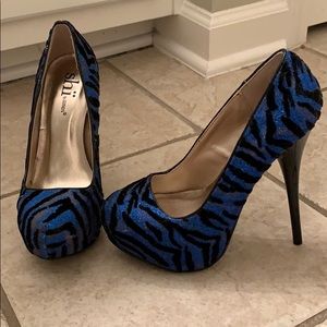 Beautiful shi by journeys heels